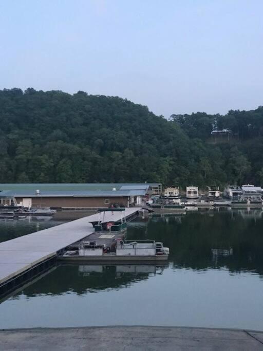 Driftwood Cottage With Hot Tub On Lake Cumberland Russell Springs Экстерьер фото