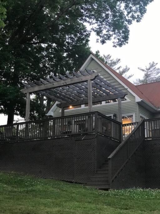 Driftwood Cottage With Hot Tub On Lake Cumberland Russell Springs Экстерьер фото