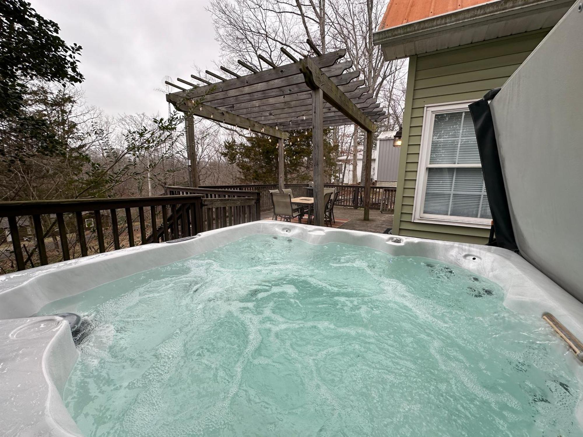 Driftwood Cottage With Hot Tub On Lake Cumberland Russell Springs Экстерьер фото